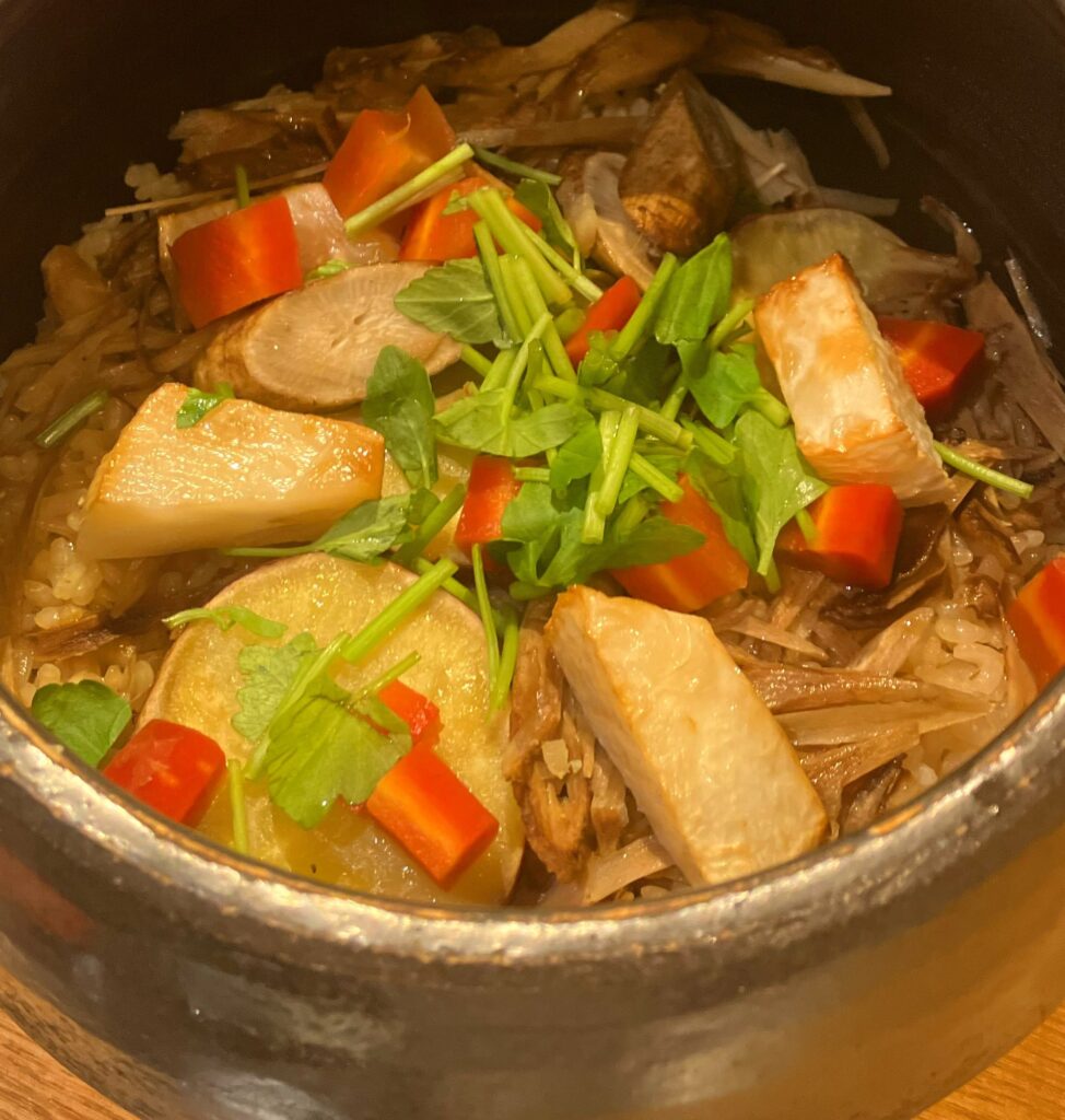 土鍋で炊いた炊き込みご飯